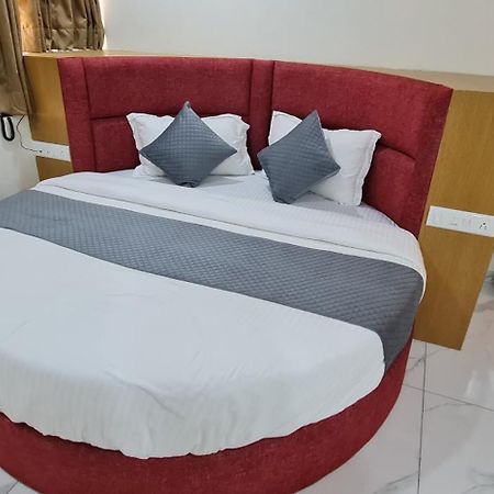 Hotel Vivan Вадодара Экстерьер фото