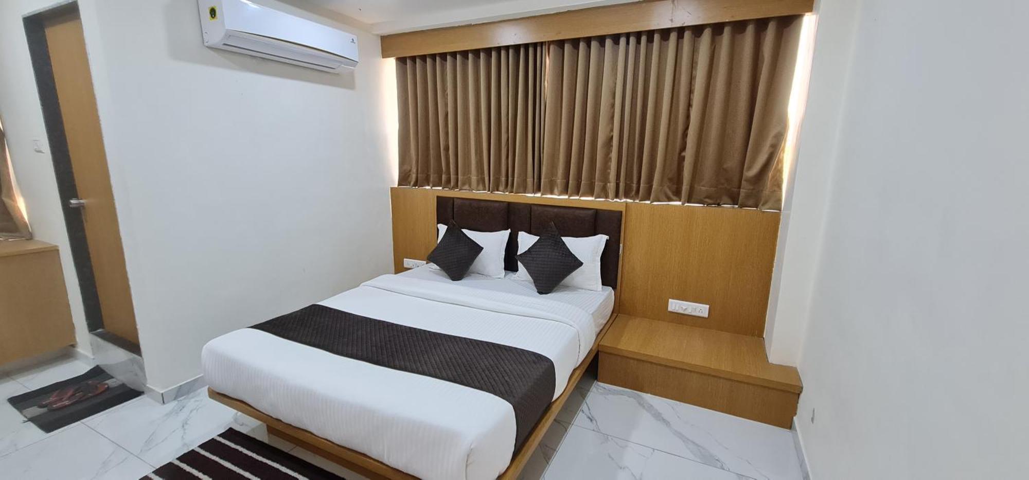 Hotel Vivan Вадодара Экстерьер фото