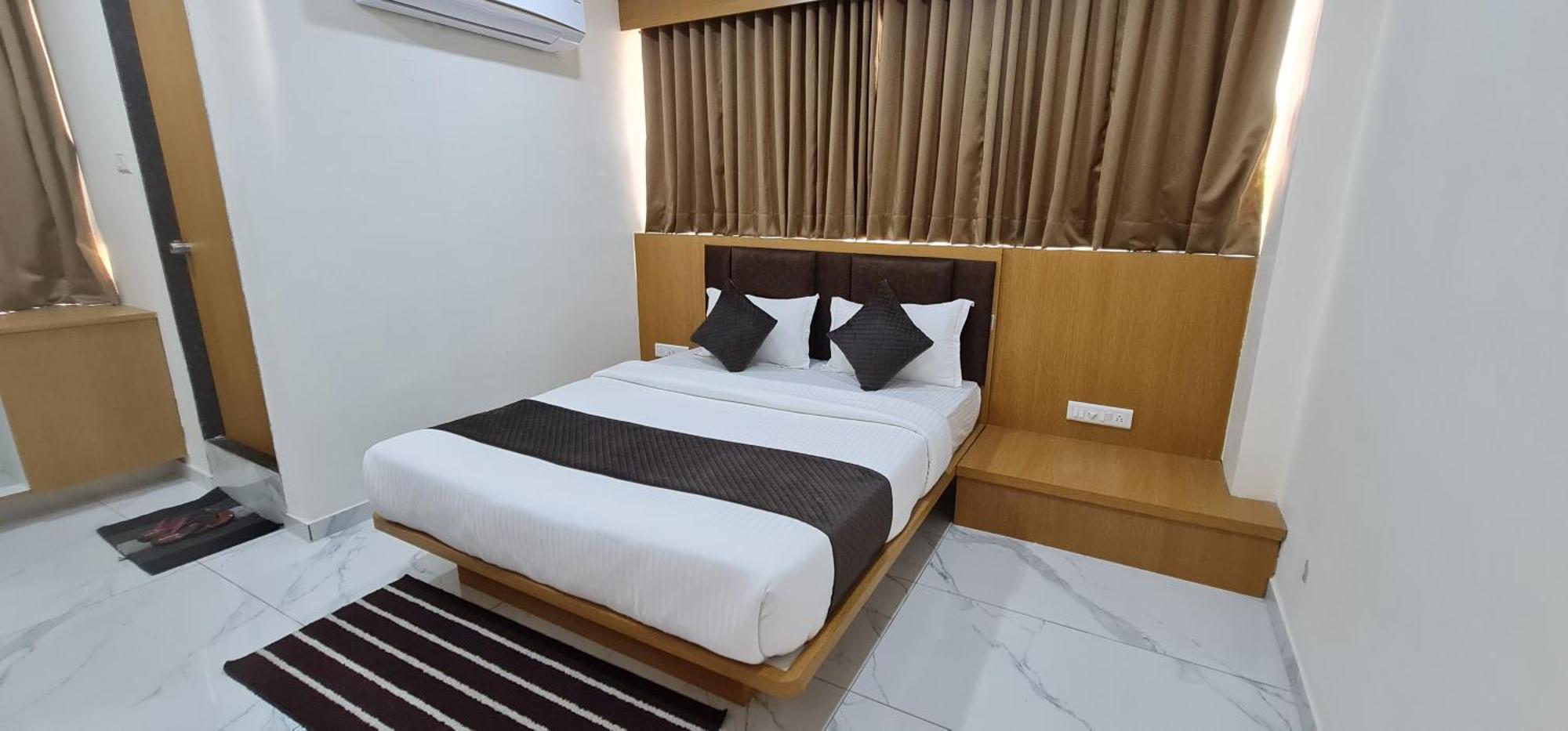 Hotel Vivan Вадодара Экстерьер фото