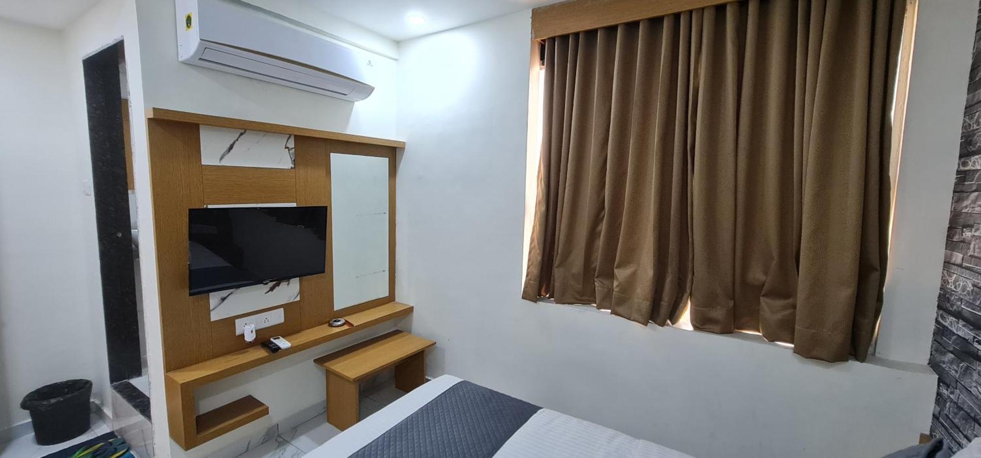 Hotel Vivan Вадодара Экстерьер фото