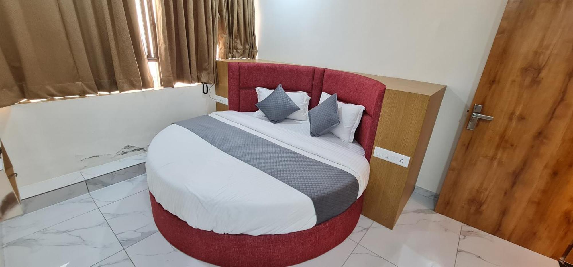 Hotel Vivan Вадодара Экстерьер фото