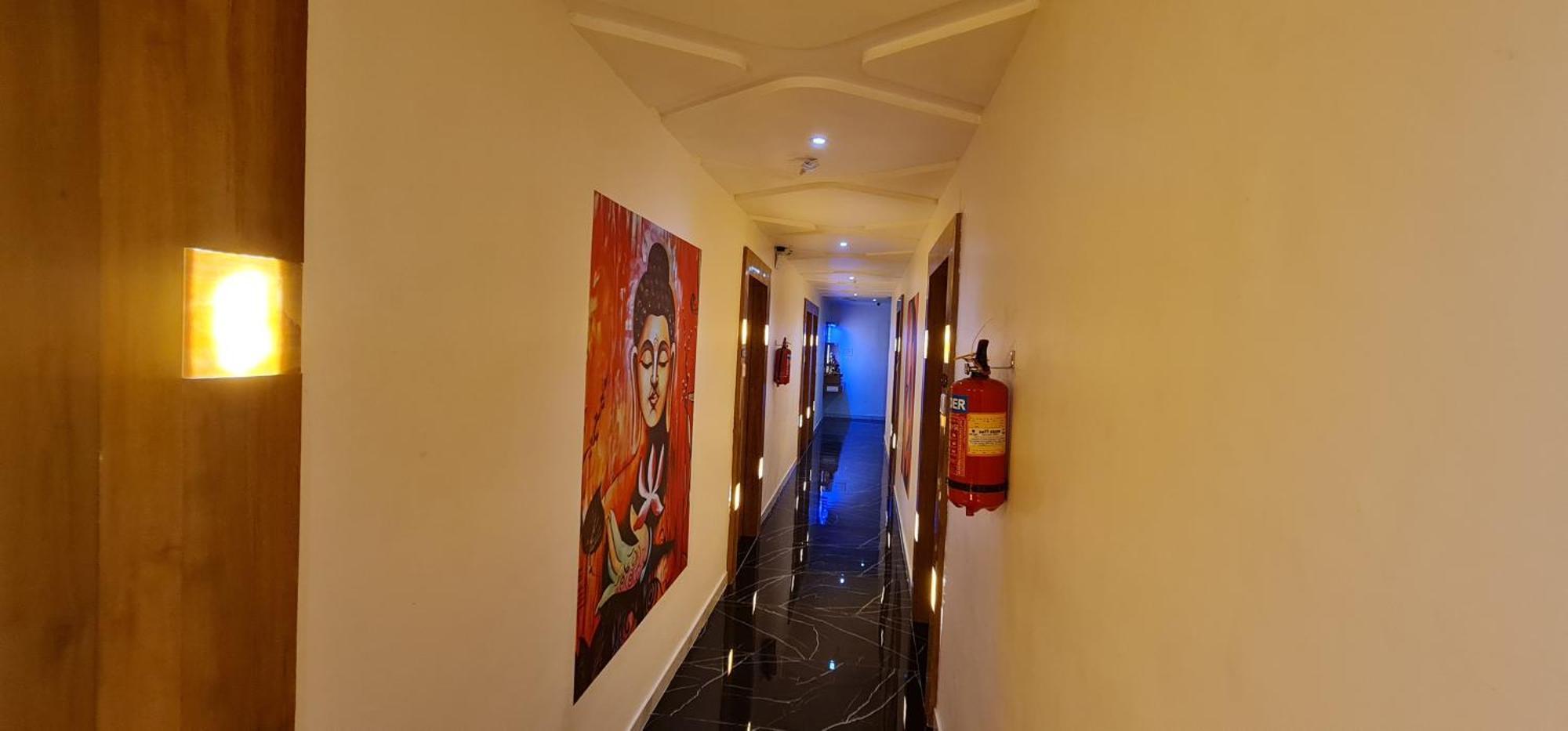 Hotel Vivan Вадодара Экстерьер фото
