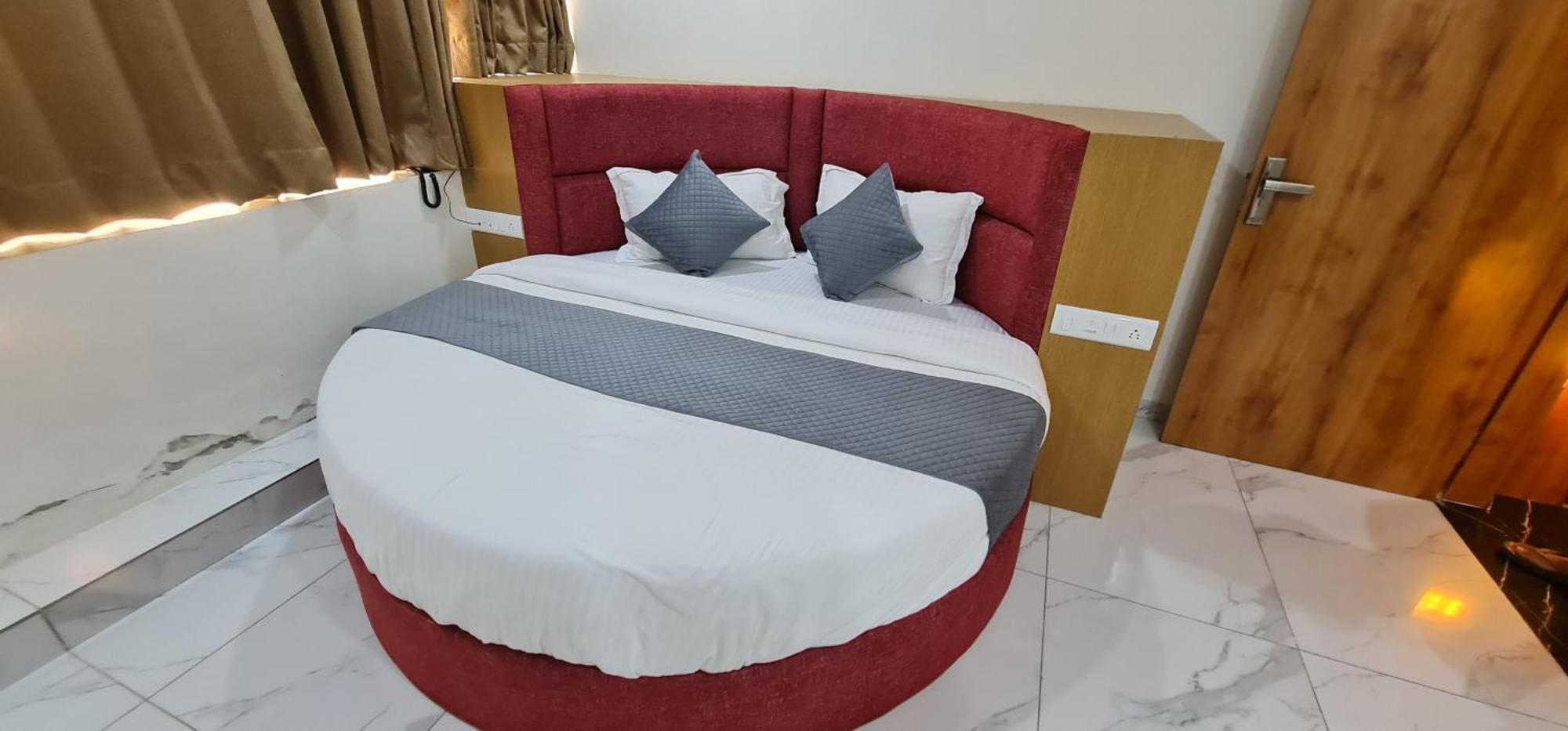 Hotel Vivan Вадодара Экстерьер фото